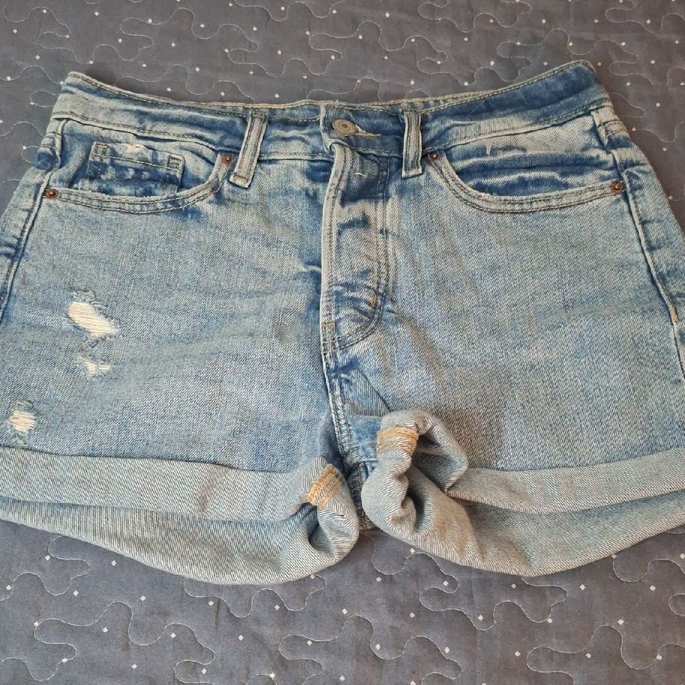 Old Navy O.G. Straight Light Blue Distressed Jean Shorts size 6